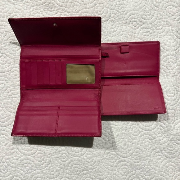 COACH Signature Large Snap Closure Wallet Red Accent with check book - Picture 6 of 14